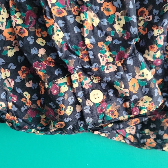 Floral Button-Up Blouse - Picture 5 of 9